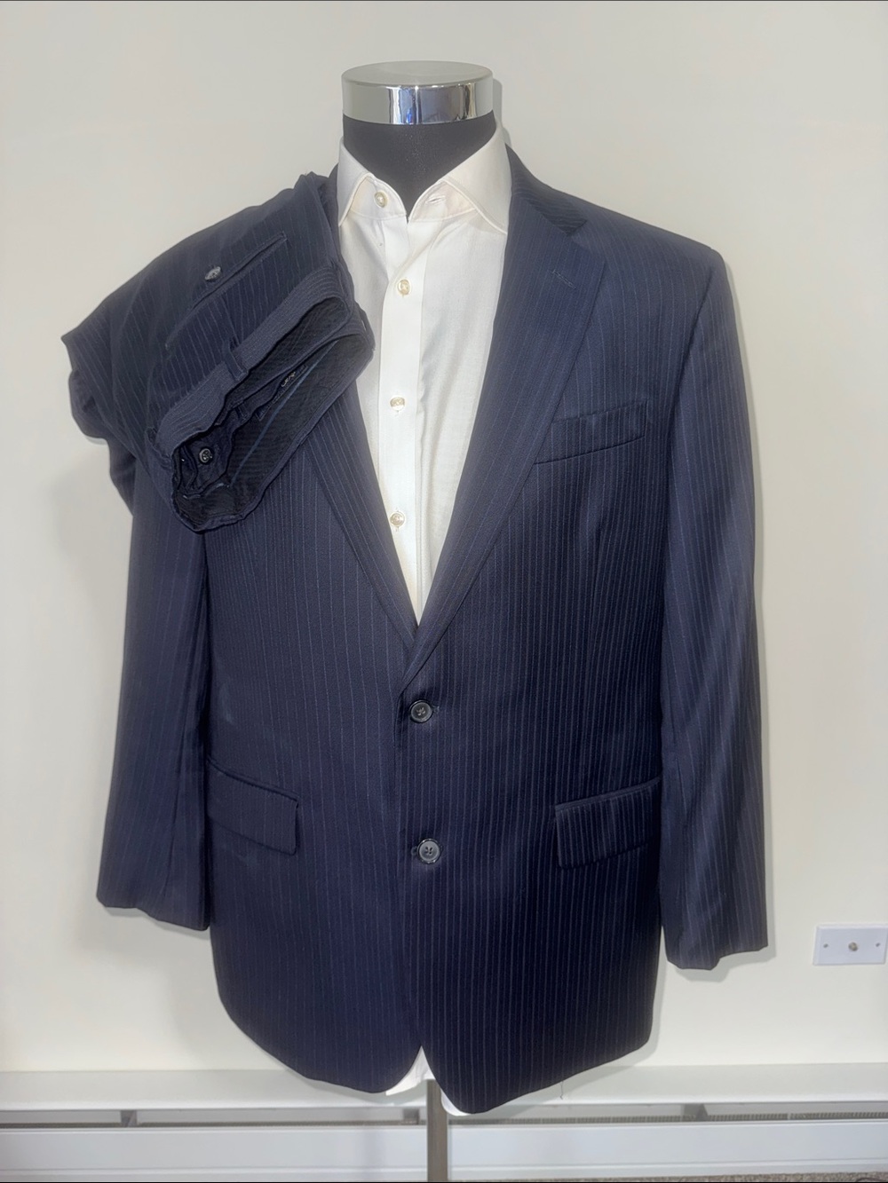Brooks Brothers mens 44R blue pinstripe 100% wool 2-button saxxon suit EUC
